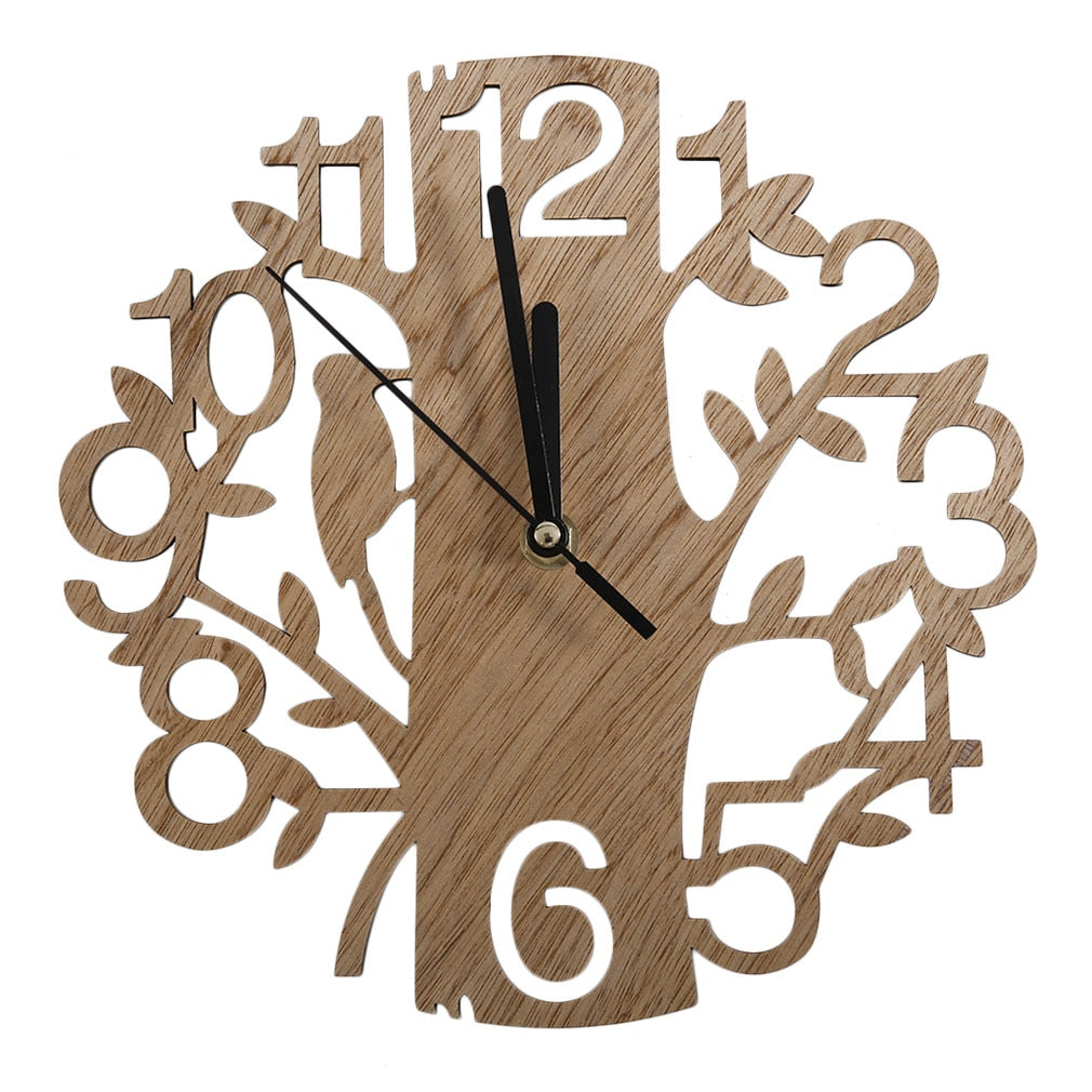 moderne Holzwanduhr im Vintage- Design